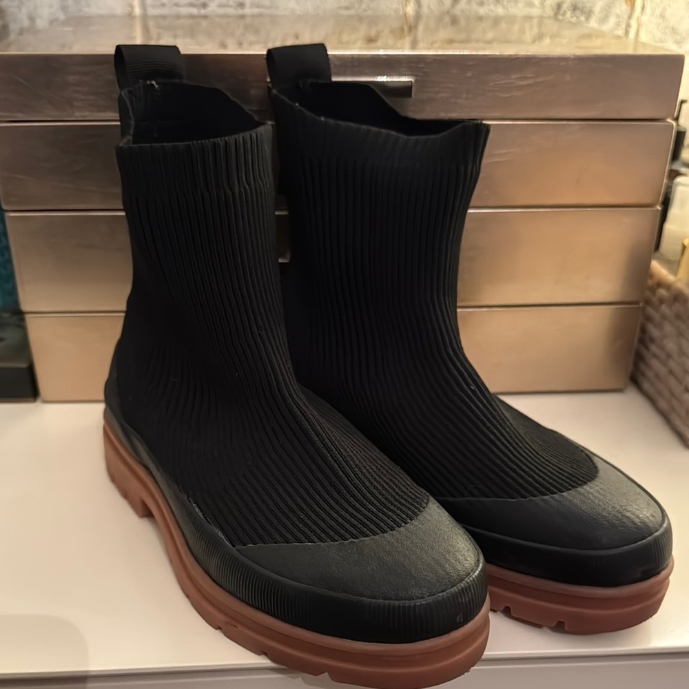 Everlane Women’s Knit Chelsea Boots